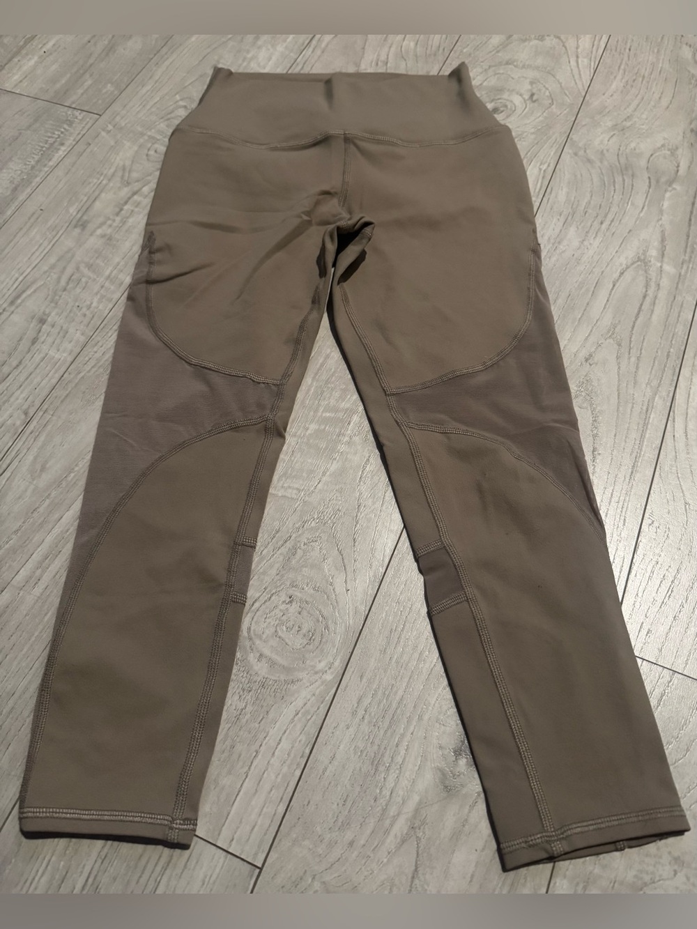 ALO Yoga WoMen's Tan Performance Joggers